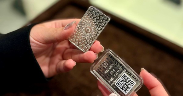 Giá bạc tăng mạnh, tiến sát đỉnh lịch sử - Ảnh 1