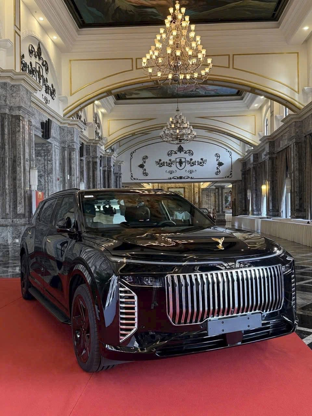 Limousine xịn nhất của VinFast đã có biển số, lăn bánh gần Lăng Bác: Xứng danh Rolls-Royce Việt Nam? - Ảnh 2