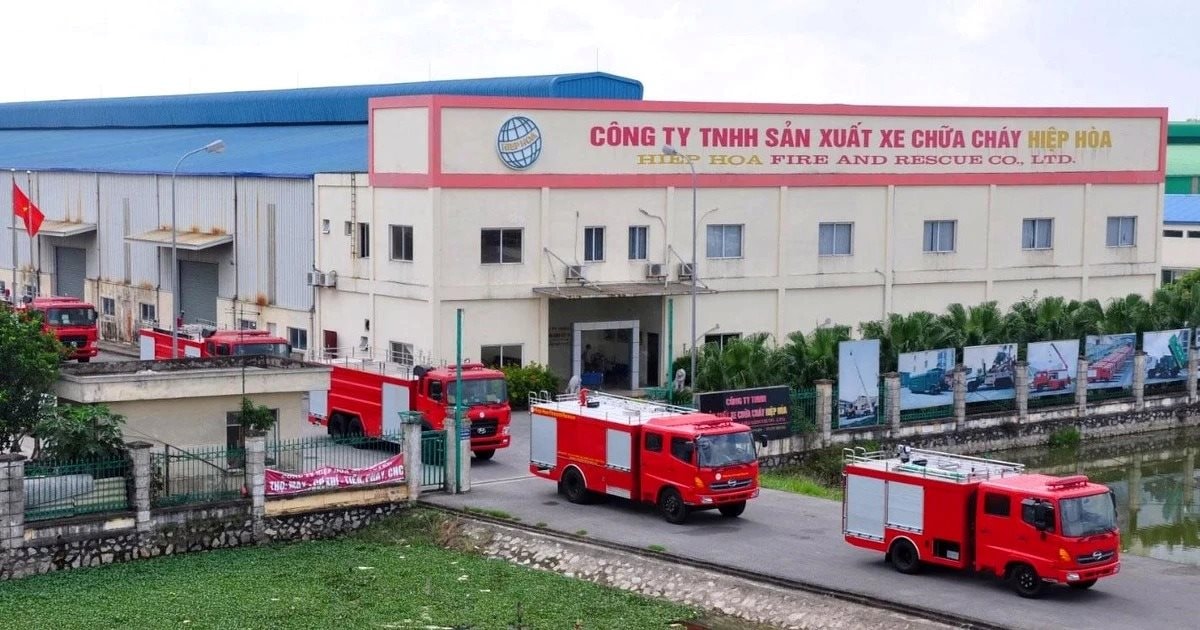 Chiếc xe thang cứu hoả đồ sộ tại Triển lãm A80: Ai đứng sau? - Ảnh 3