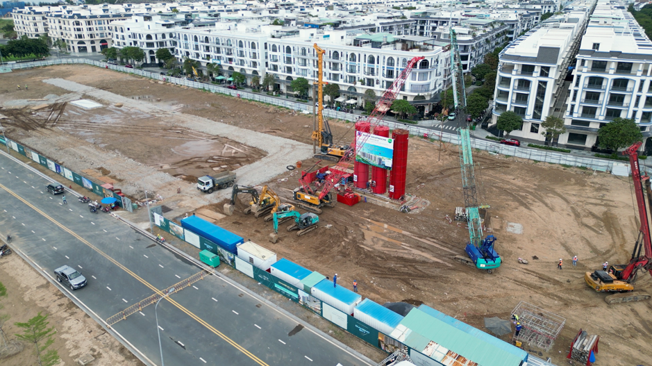 BĐS phía Nam rộn ràng: Doanh nghiệp khởi động rầm rộ, người mua hào hứng “đón sóng” - Ảnh 1