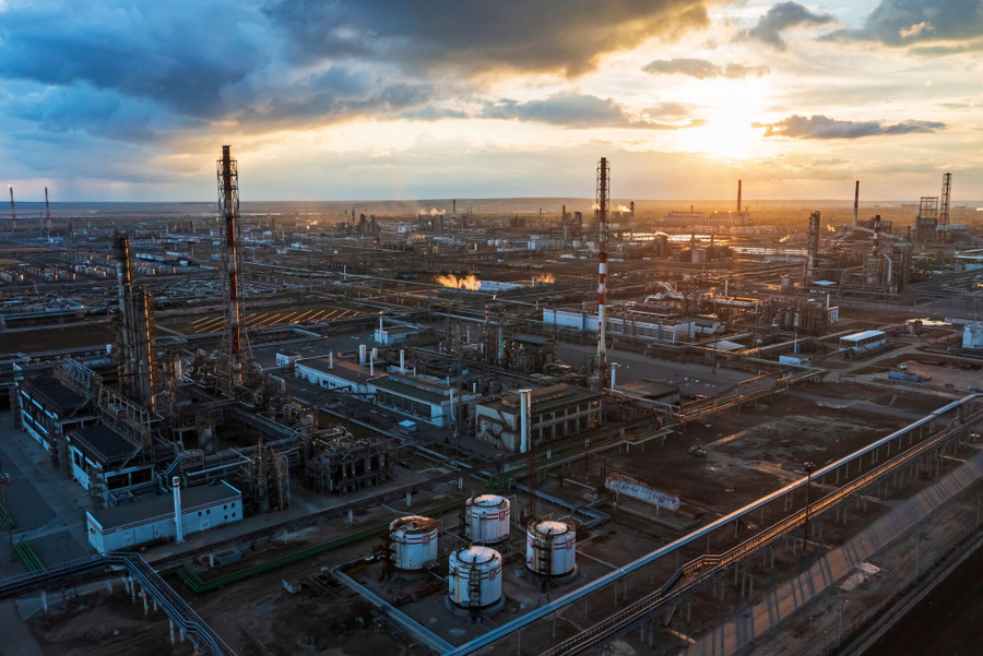 Các nhà máy lọc dầu yêu cầu khẩn cấp sau tuyên bố của ông Trump - Ảnh 2