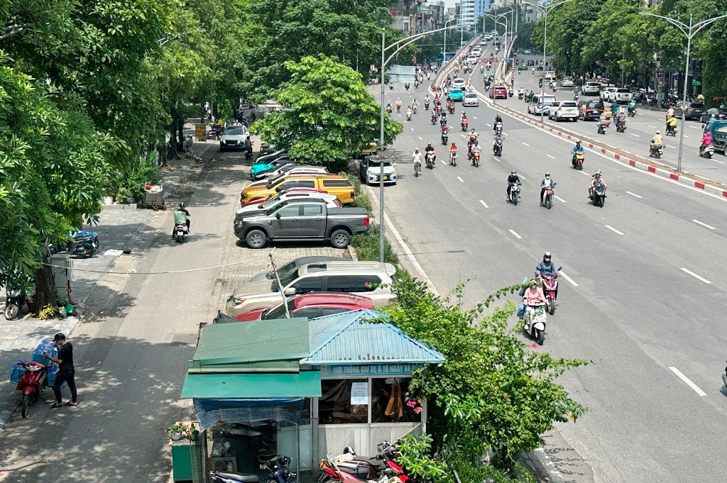 Hà Nội xác định 4 vị trí dọc Vành đai 1 đủ điều kiện làm bãi xe, trạm sạc khi cấm xe máy xăng - Ảnh 1