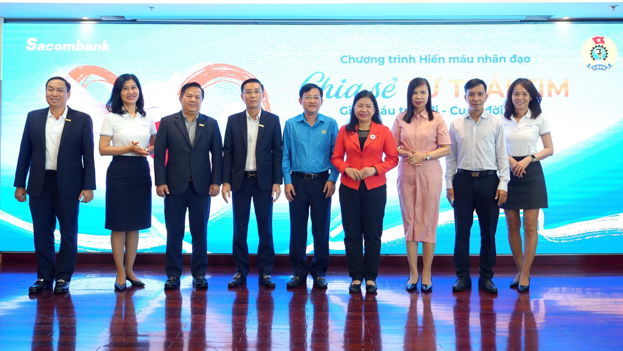 Sacombank tiếp nối hành trình "Chia sẻ từ trái tim" 2025 - Ảnh 1
