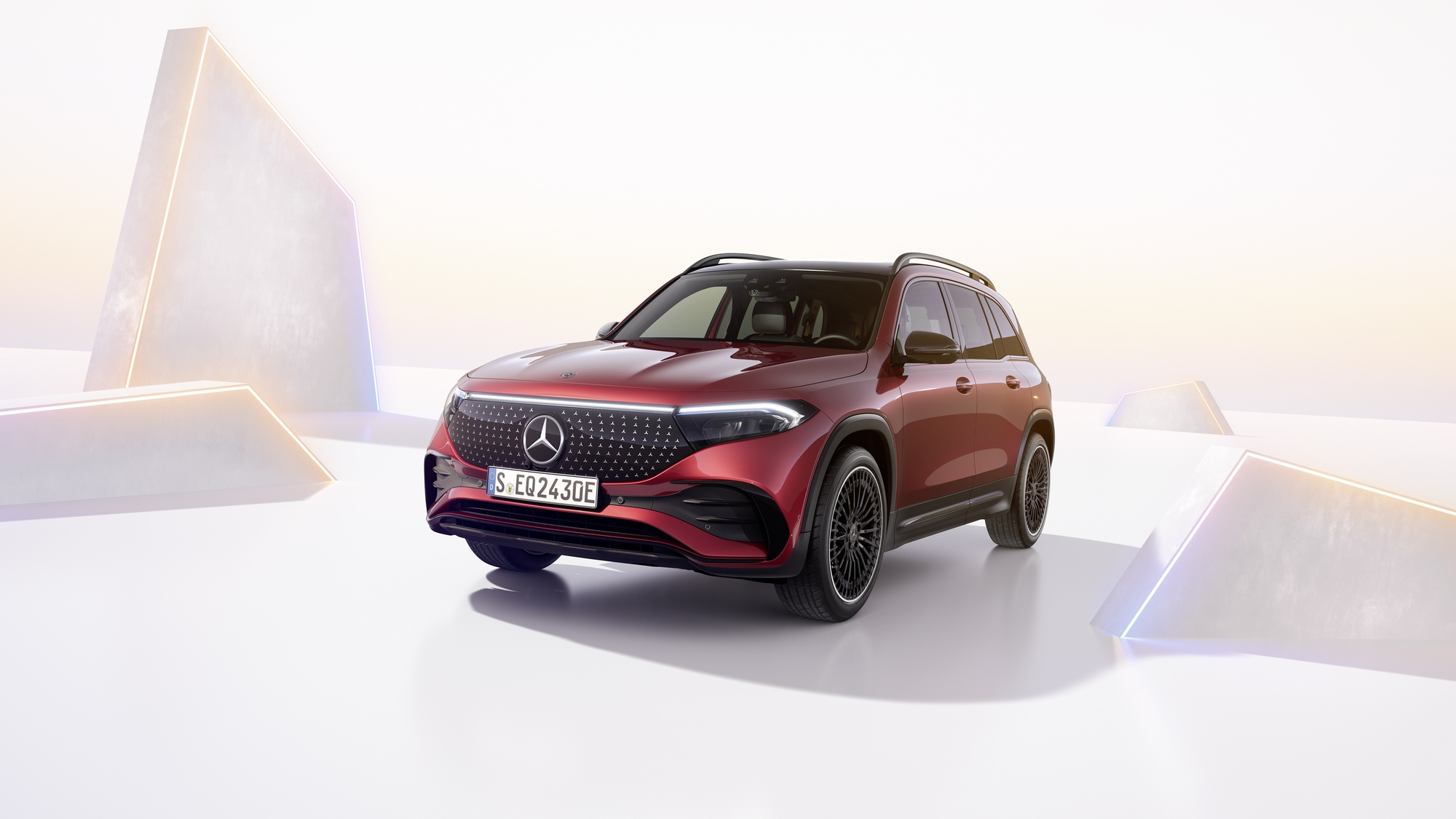 SUV điện Mercedes-Benz EQB 250+ FL ra mắt bản nâng cấp tại Việt Nam, giá hơn 2,3 tỷ đồng - Ảnh 1