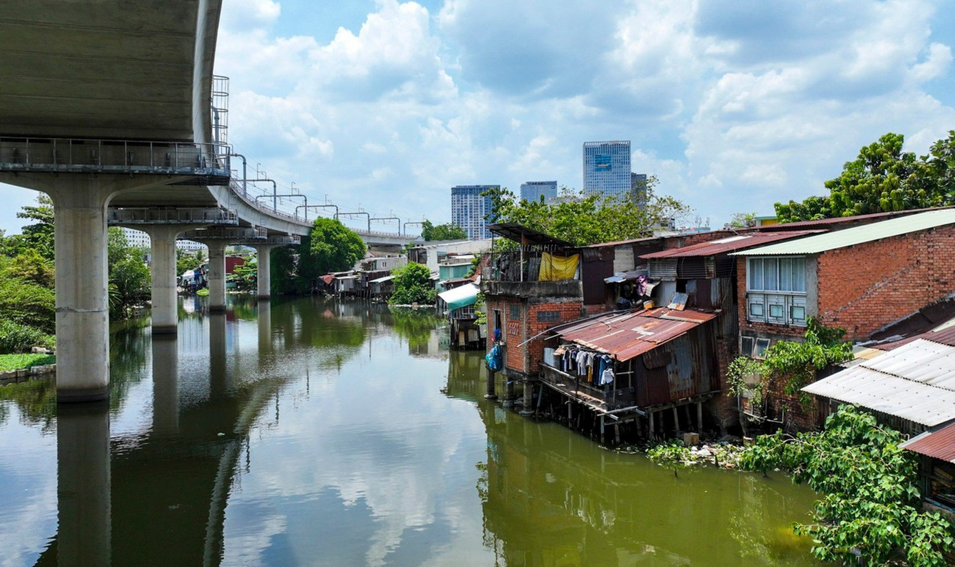 Cận cảnh con rạch ô nhiễm nặng ở TPHCM được đầu tư hơn 8.500 tỷ đồng để 'hồi sinh' - Ảnh 9