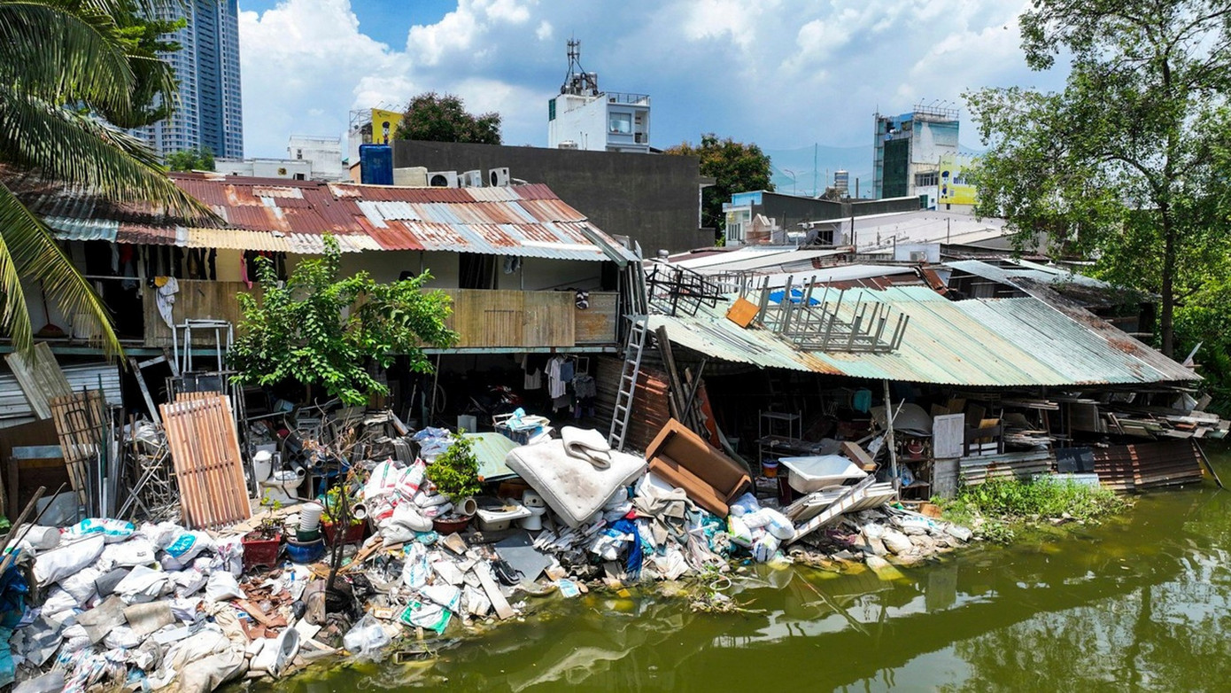 Cận cảnh con rạch ô nhiễm nặng ở TPHCM được đầu tư hơn 8.500 tỷ đồng để 'hồi sinh' - Ảnh 5