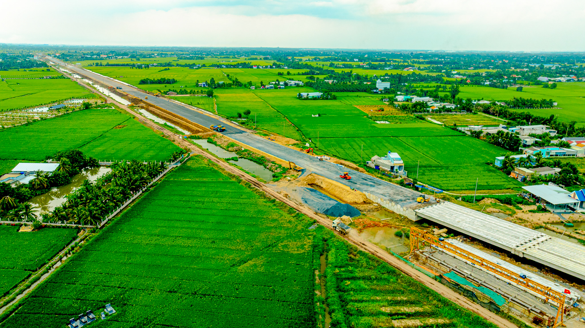 Vành đai 3 bứt tốc, loạt dự án ở Long An (cũ) đua nhau bung hàng, lộ diện cuộc đua của nhiều ông lớn - Ảnh 1