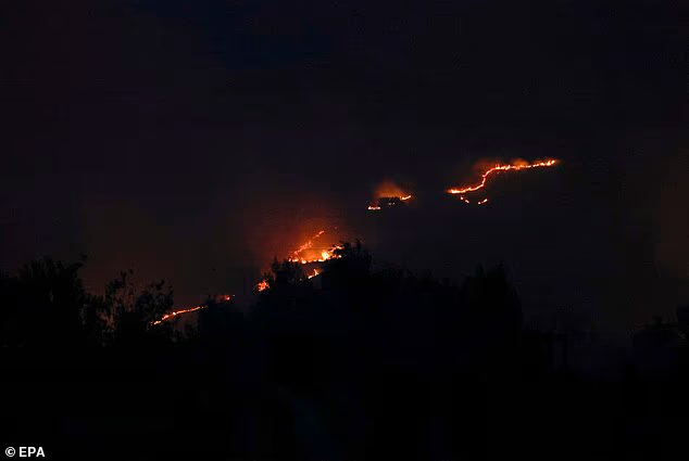 Châu Âu đang đỏ lửa như địa ngục: Người tử vong vì say nắng, nhiệt độ cao kỷ lục, cháy rừng khắp nơi và hàng ngàn người phải sơ tán - Ảnh 6