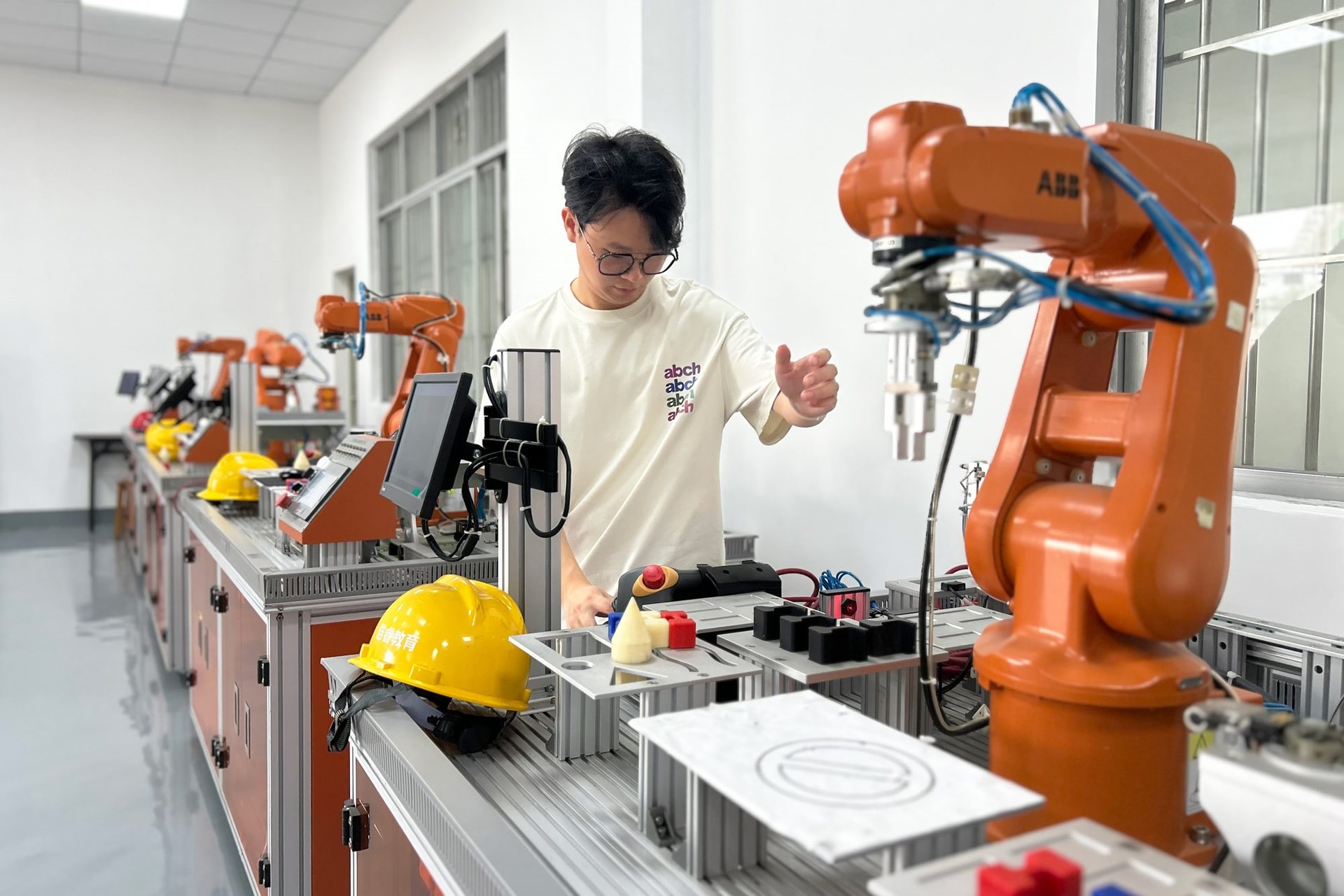 220 triệu công nhân nhà máy phải chuyển nghề: Chuyện gì đang xảy ra với nền kinh tế lớn nhất Châu Á? - Ảnh 11