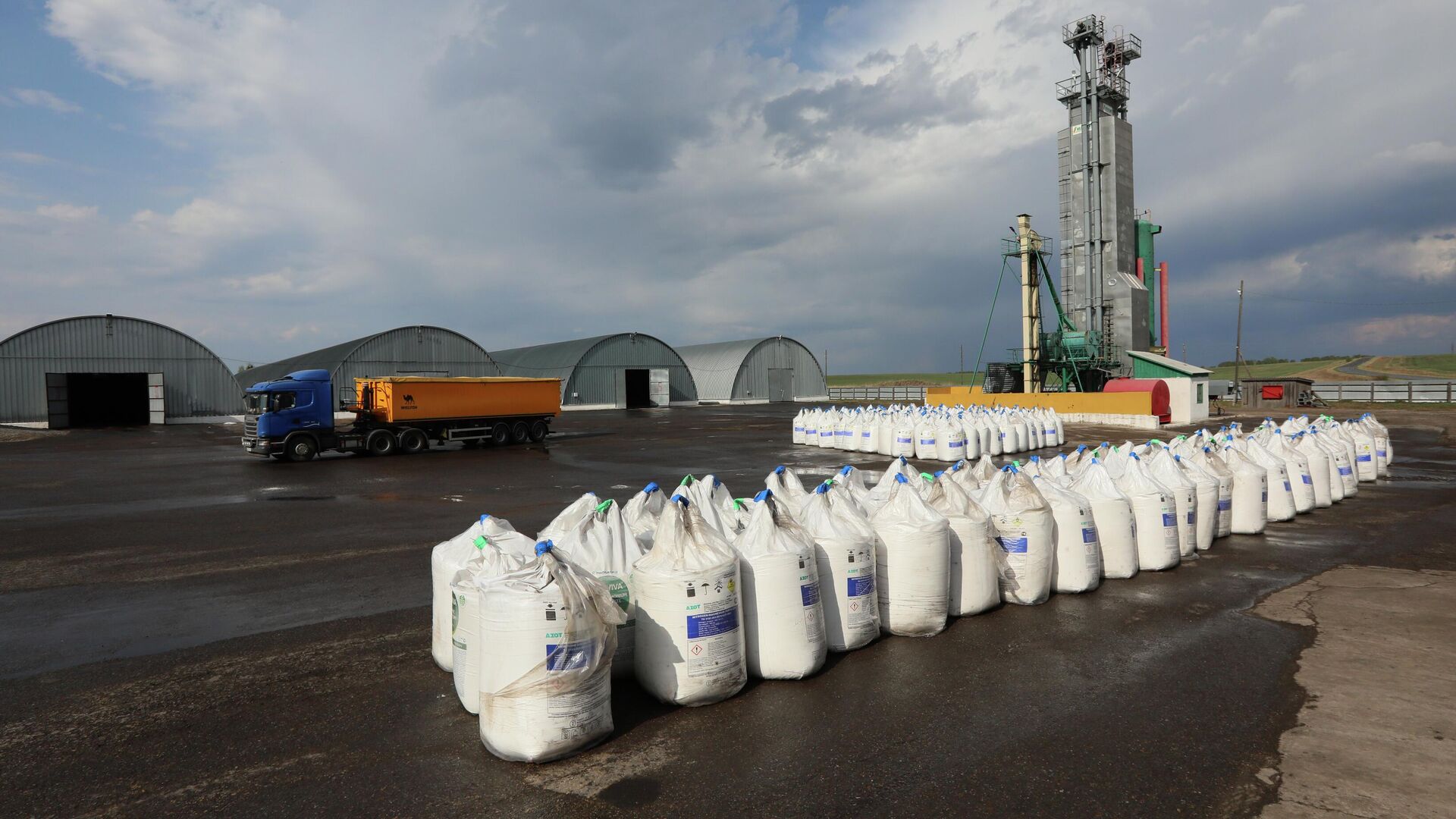 Hàng trăm nghìn tấn hàng quan trọng được Lào đưa sang Việt Nam: thuế nhập khẩu 5%, nước ta tiêu thụ hơn 10 triệu tấn/năm - Ảnh 1