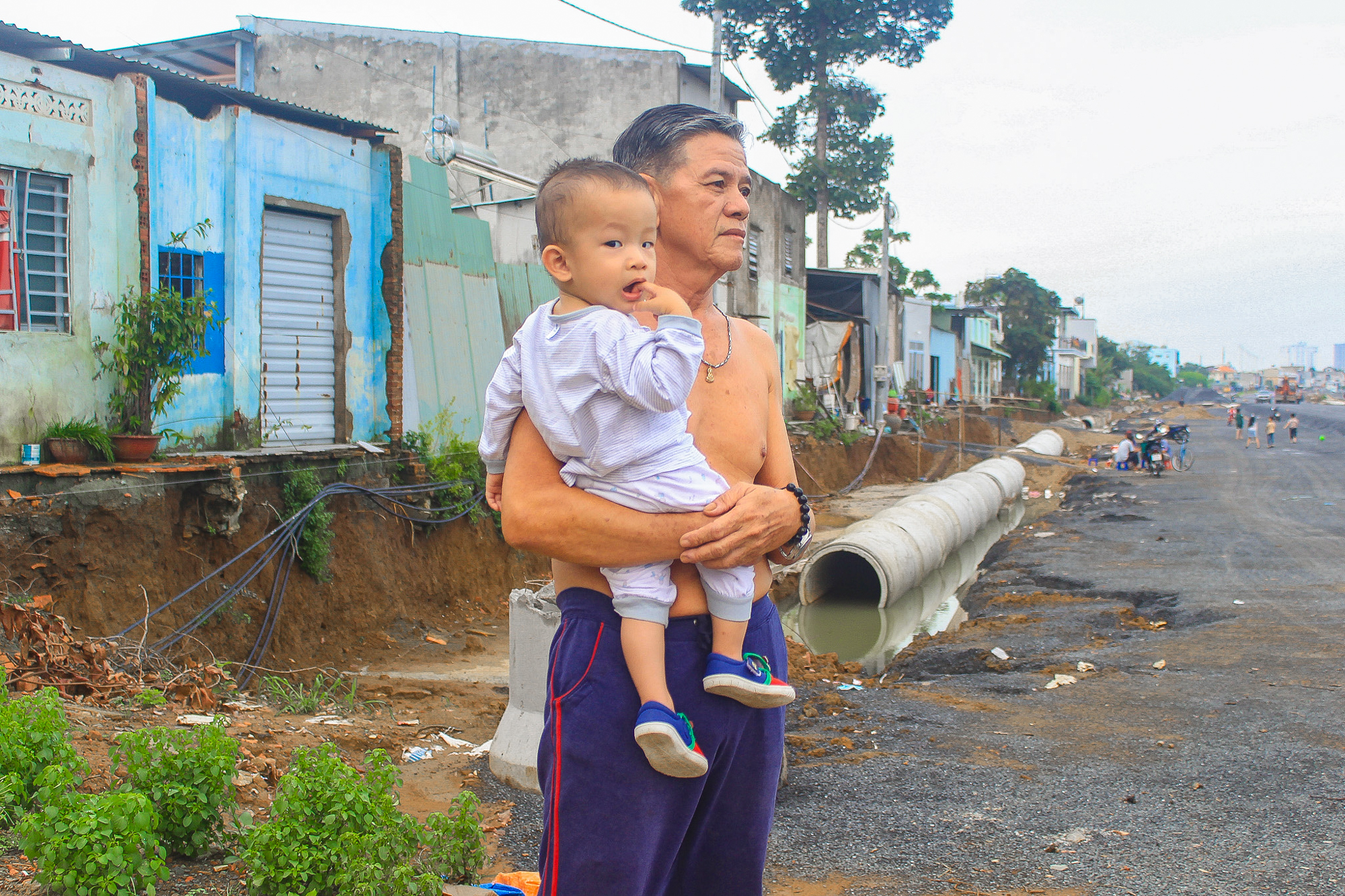 Ngắm đường ven sông trị giá gần 2.000 tỷ sắp thông xe: Cách TP.HCM một cây cầu, đẩy giá đất lên đến 200 triệu đồng/m2 - Ảnh 10