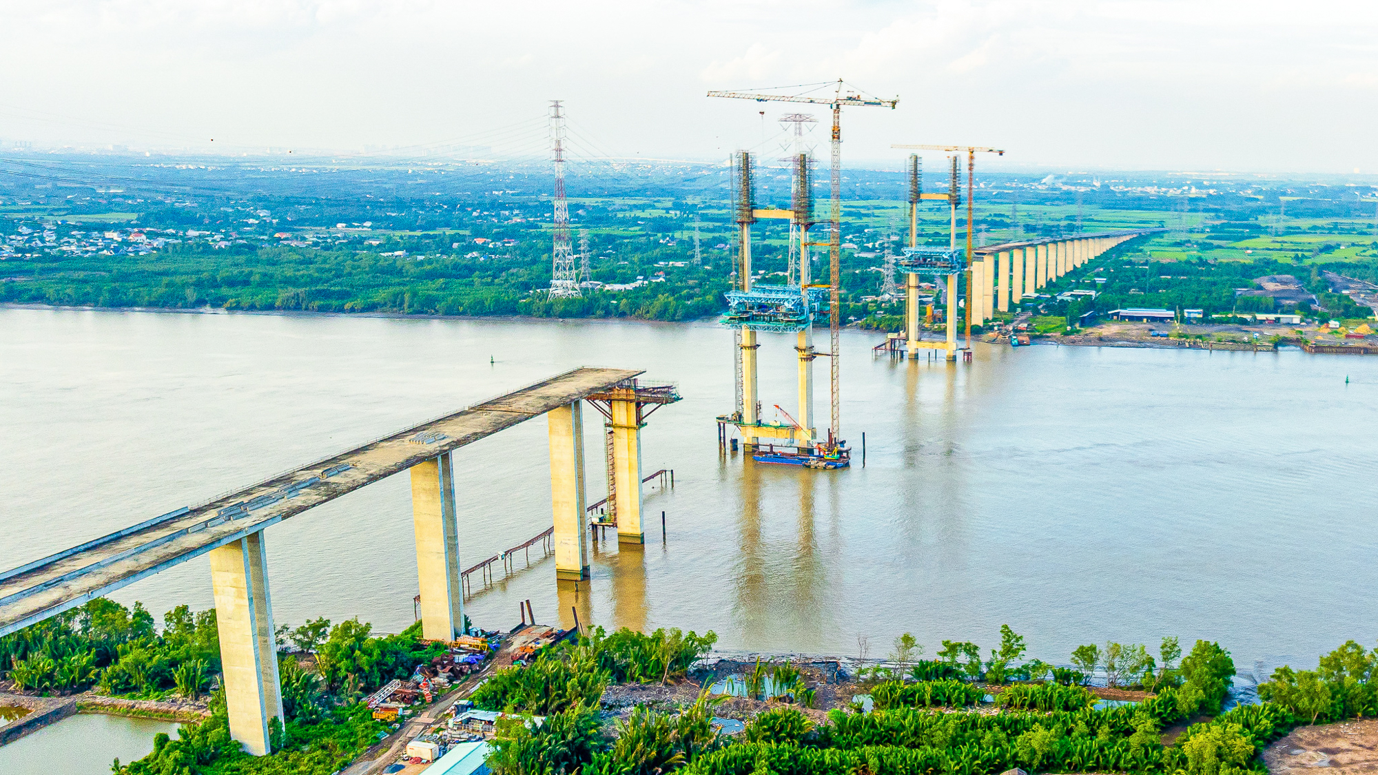 Ngắm cầu dây văng cao nhất Việt Nam sắp thông xe, siêu dự án 9 tỷ USD của tỷ phú Phạm Nhật Vượng được hưởng lợi - Ảnh 11