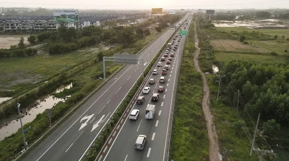 Mở rộng đường cao tốc TPHCM - Long Thành lên 8-10 làn xe - Ảnh 1