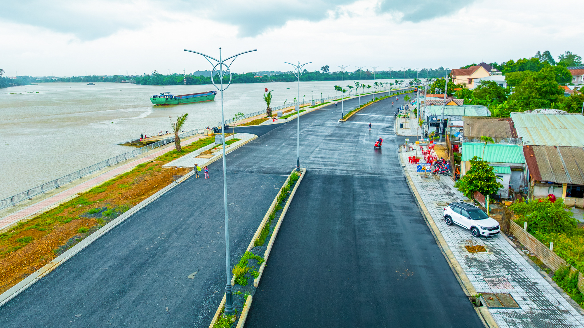 Ngắm đường ven sông trị giá gần 2.000 tỷ sắp thông xe: Cách TP.HCM một cây cầu, đẩy giá đất lên đến 200 triệu đồng/m2 - Ảnh 11