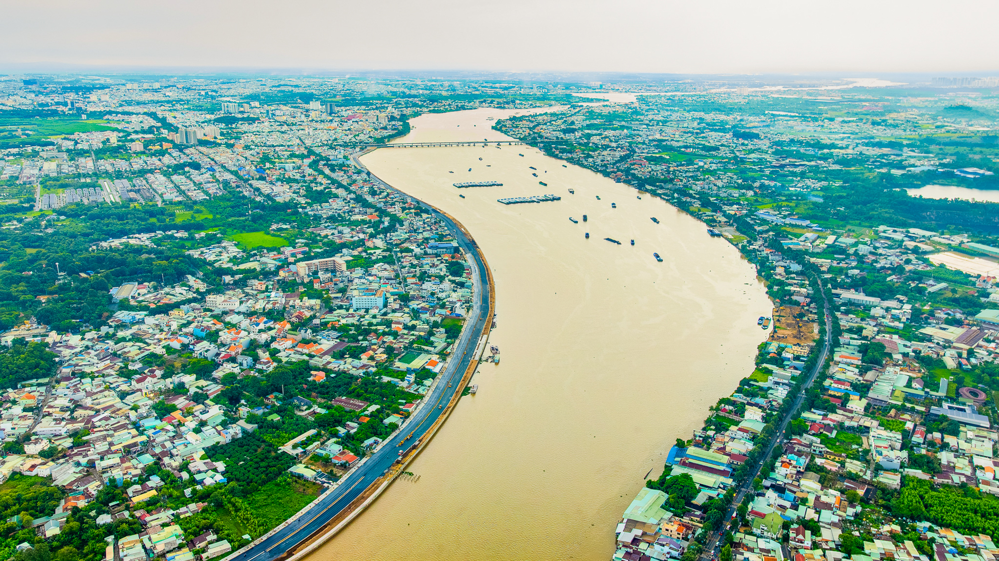 Ngắm đường ven sông trị giá gần 2.000 tỷ sắp thông xe: Cách TP.HCM một cây cầu, đẩy giá đất lên đến 200 triệu đồng/m2 - Ảnh 14