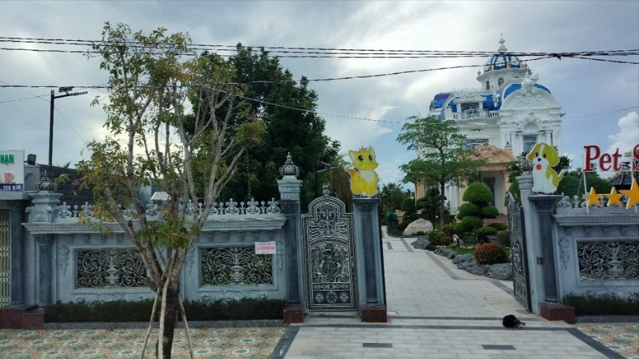 Thuế phong tỏa tài khoản chủ 'tòa nhà đẹp nhất Cà Mau' - Ảnh 1