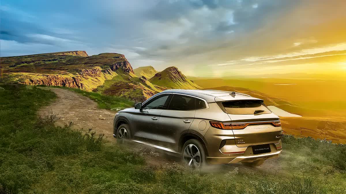 Xe điện Trung Quốc chịu được 3 lần sét đánh liên tiếp: Tình trạng của tài xế mới là điều gây bất ngờ - Ảnh 2