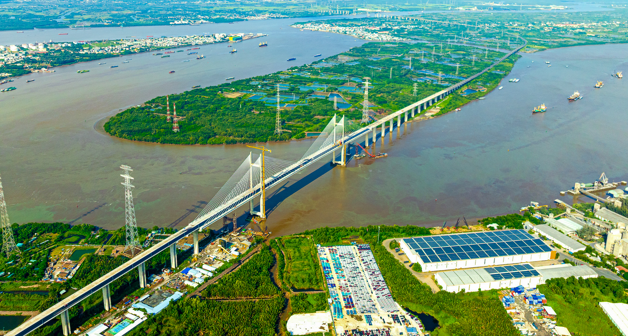 Ngắm cầu dây văng cao nhất Việt Nam sắp thông xe, siêu dự án 9 tỷ USD của tỷ phú Phạm Nhật Vượng được hưởng lợi - Ảnh 1