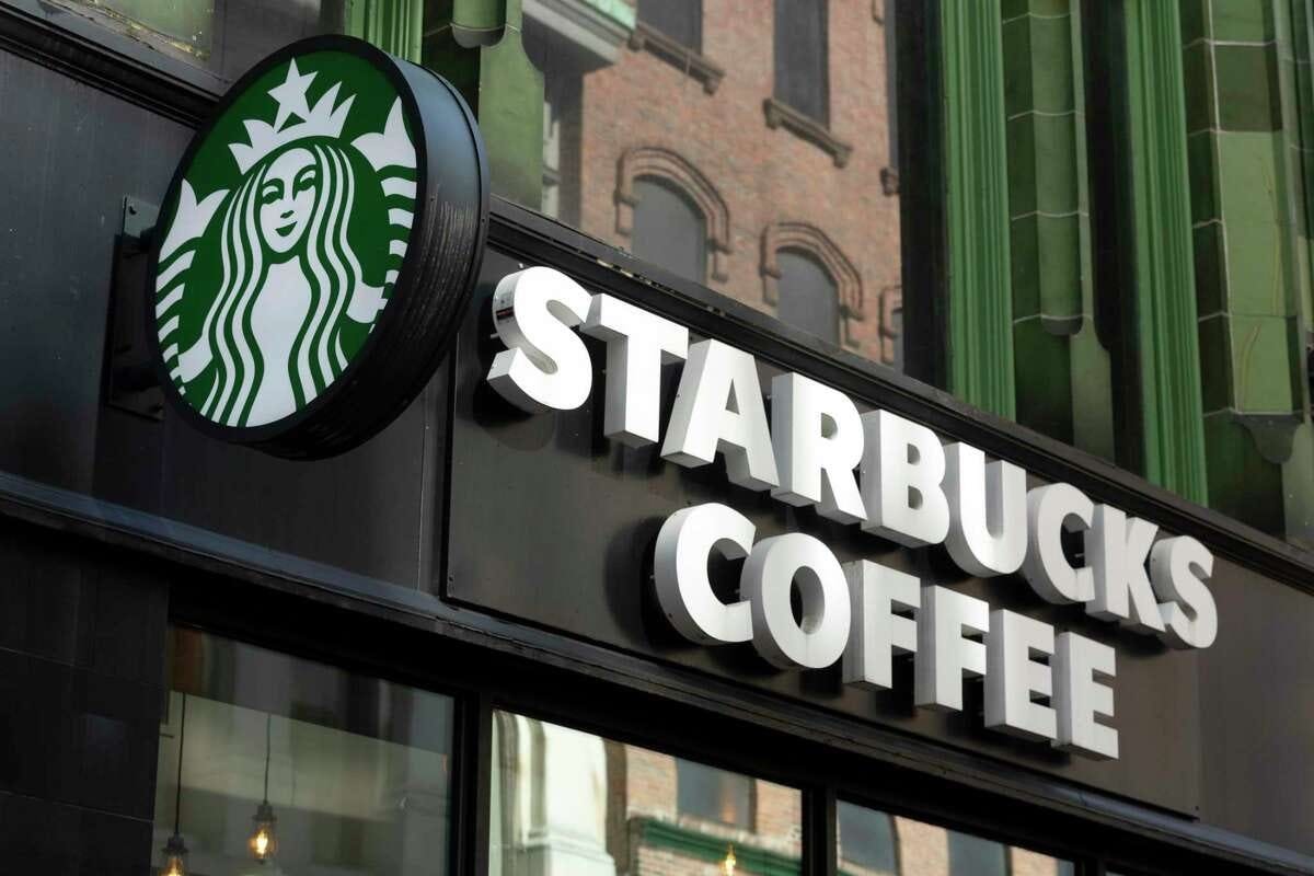 Starbucks từ bỏ mô hình cửa hàng nhận đặt online - Ảnh 1