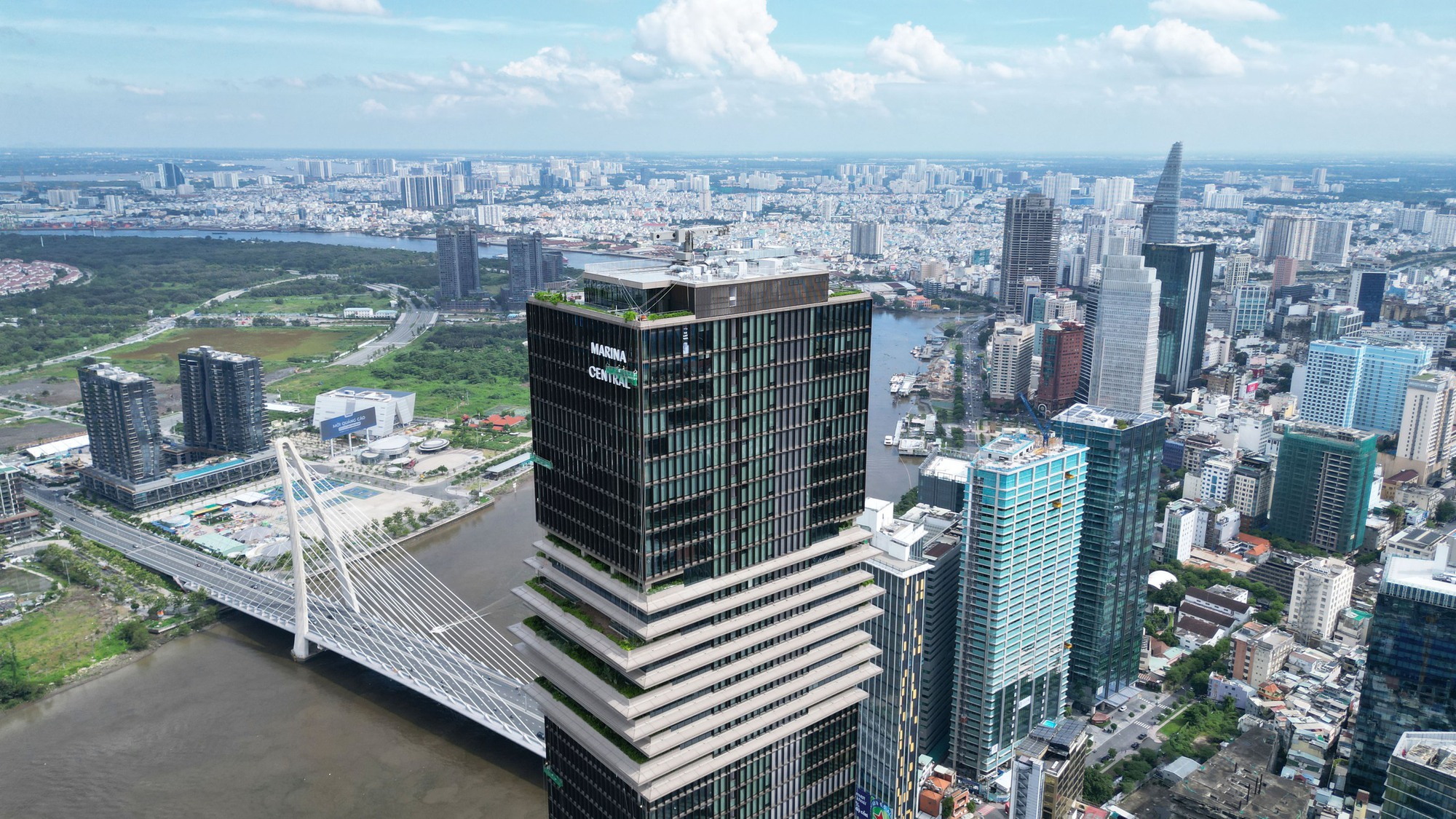 Cận cảnh tòa tháp tài chính quốc tế 55 tầng đầu tiên ở TP HCM - Ảnh 11