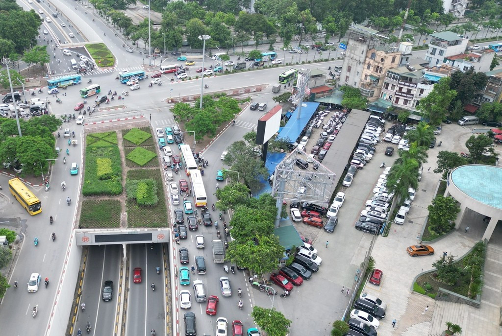 Hà Nội: 4 vị trí khu vực cấm xe máy xăng dự kiến làm bãi đỗ, trạm sạc xe điện - Ảnh 2