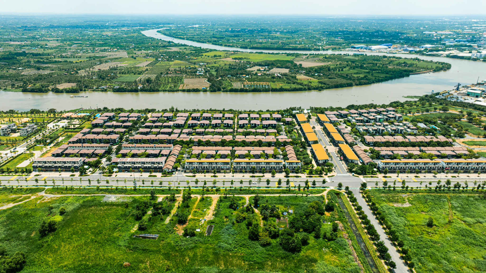 Toàn cảnh đại đô thị lớn nhất của Nam Long: 3 mặt giáp sông, tiện ích đầy đủ nhưng vắng người ở - Ảnh 2