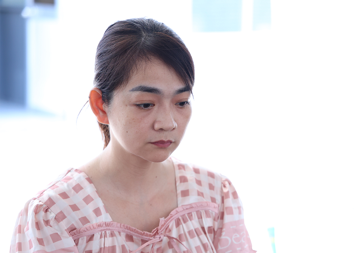 Bắt tạm giam người phụ nữ giả nhân viên ngân hàng để lừa đảo - Ảnh 2