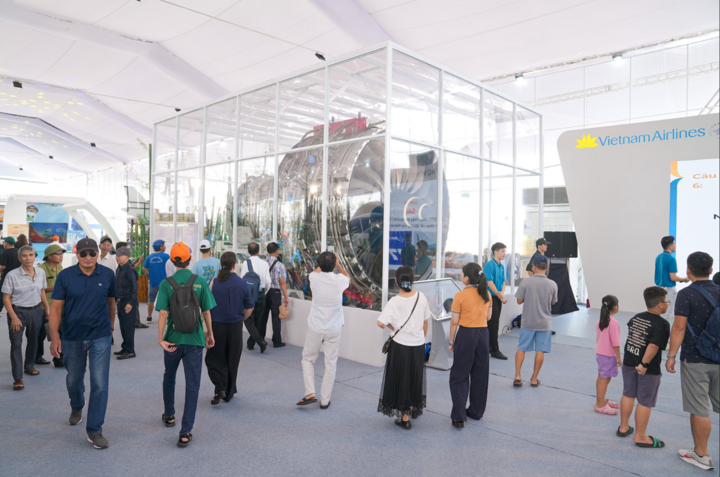 Chiêm ngưỡng 'trái tim' Airbus A350 của Vietnam Airlines tại Triển lãm A80 - Ảnh 2