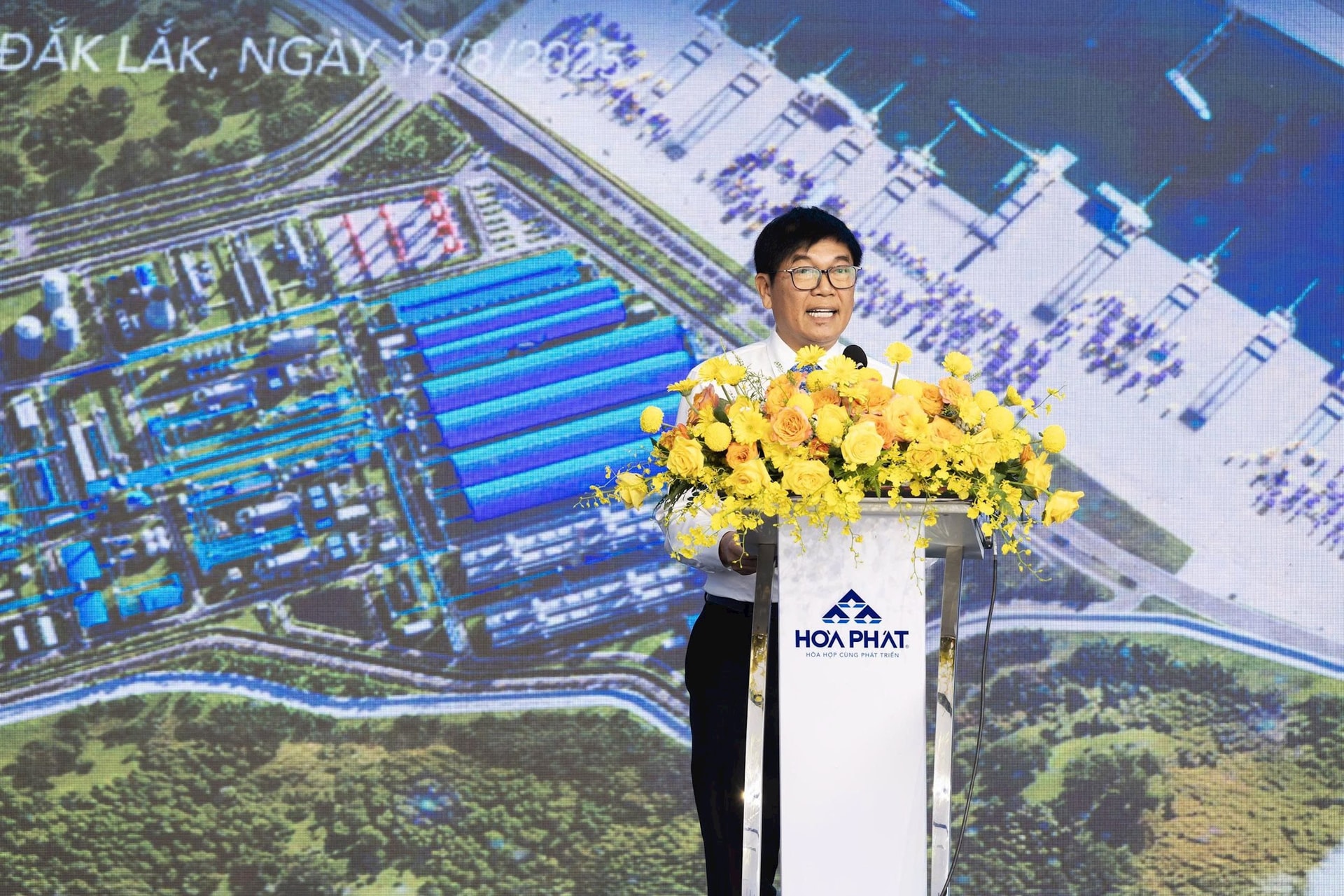 4 tỷ phú đô la Nguyễn Thị Phương Thảo, Phạm Nhật Vượng, Trần Đình Long, Hồ Hùng Anh cùng ''phất cờ'' khởi động các "quả đấm thép" dọc miền đất nước - Ảnh 4