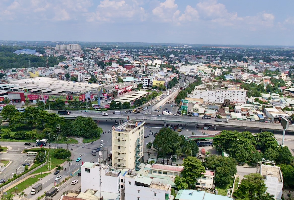 Làm đường trên cao dọc Quốc lộ 51: 2 phương án với vốn dự kiến hơn 16.000 tỉ đồng - Ảnh 1