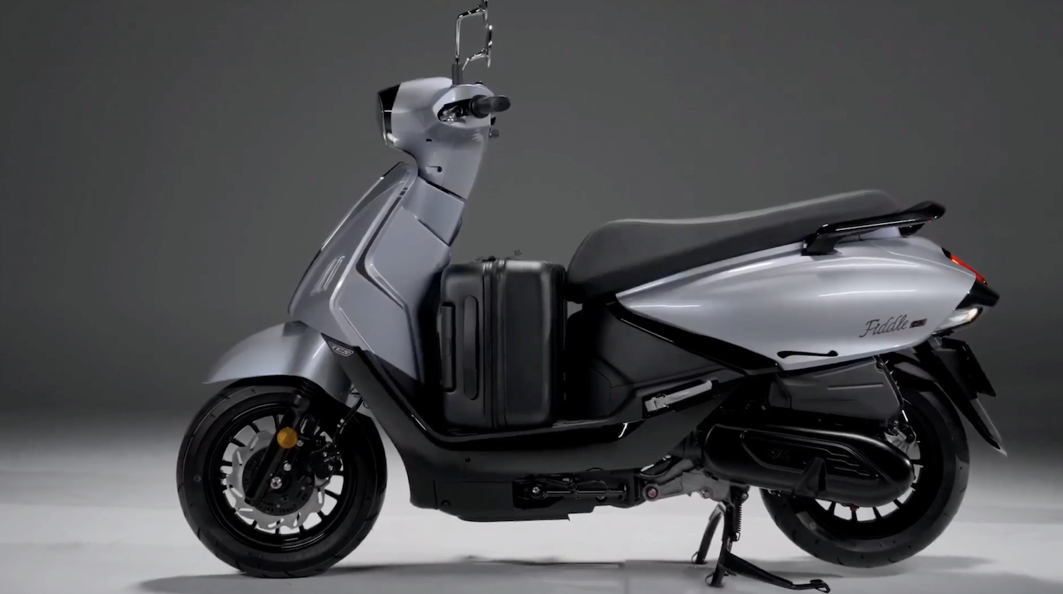 'Vua xe ga' ăn xăng 1,6 lít/100 km được đăng ký tại Việt Nam: ngoại hình đẹp tựa Vespa, trang bị vượt mặt Honda SH160i - Ảnh 4