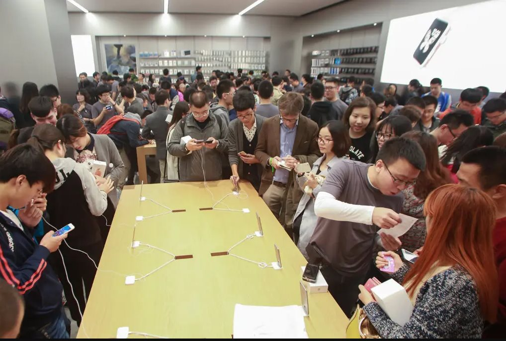 Chưa từng thấy: Apple đóng cửa hàng outlet đầu tiên tại Trung Quốc vì iPhone khó bán - Ảnh 3