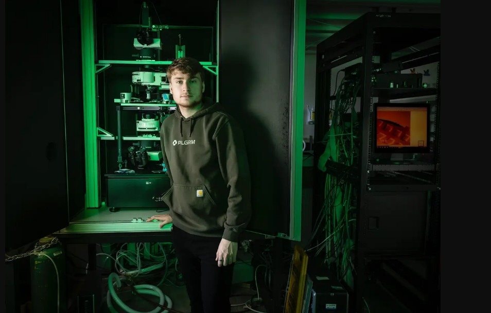 Thanh niên 21 tuổi tự rạch đùi để gọi vốn thành công 4,3 triệu USD, tạo nên một startup từ máu theo đúng nghĩa đen - Ảnh 1