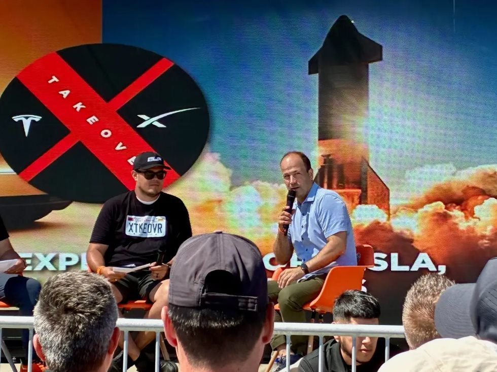 Bên trong ‘giáo phái’ Tesla: Một ngày đột nhập câu lạc bộ tín đồ của Elon Musk - Ảnh 1