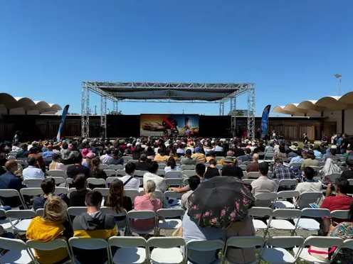 Bên trong ‘giáo phái’ Tesla: Một ngày đột nhập câu lạc bộ tín đồ của Elon Musk - Ảnh 2