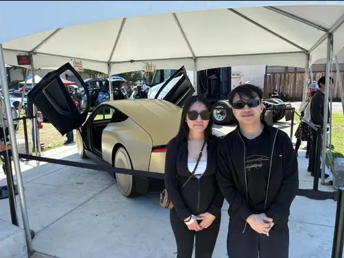 Bên trong ‘giáo phái’ Tesla: Một ngày đột nhập câu lạc bộ tín đồ của Elon Musk - Ảnh 4