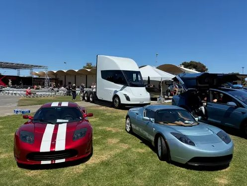 Bên trong ‘giáo phái’ Tesla: Một ngày đột nhập câu lạc bộ tín đồ của Elon Musk - Ảnh 6