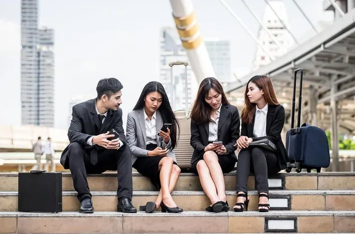 Hơn 80.000 lao động công nghệ bị sa thải: Gen Z đang gánh trọn cơn bão AI và bất ổn kinh tế, mô hình đi học rồi xin việc lung lay tận gốc - Ảnh 4