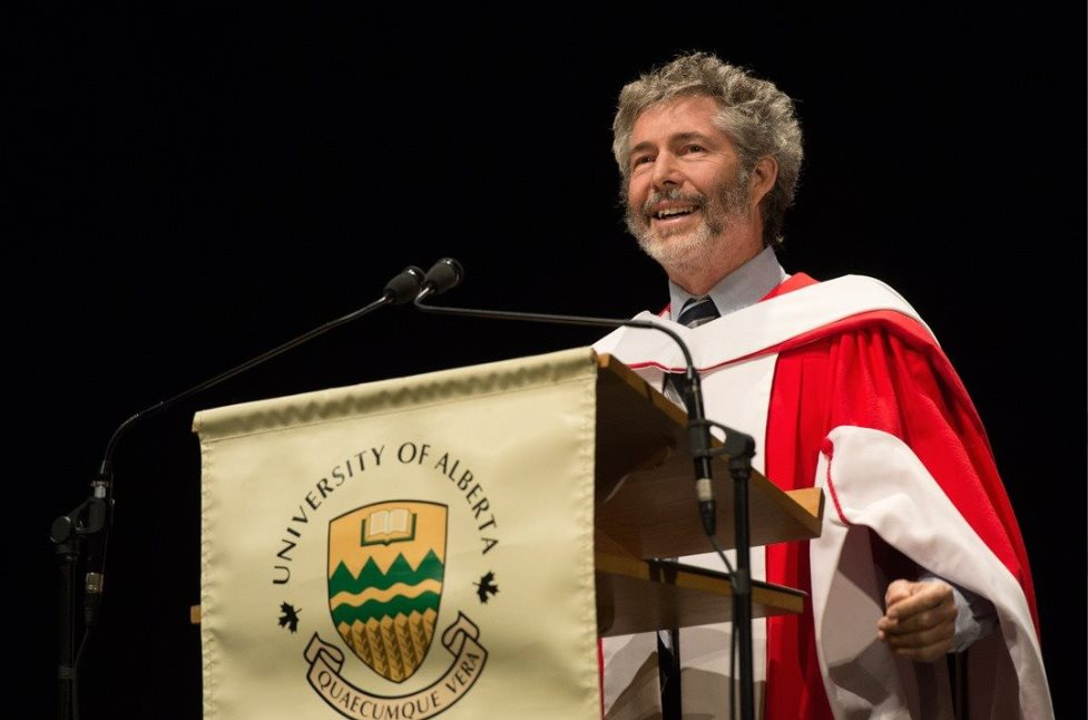 Có 20 tỷ USD nhưng vẫn nhặt thức ăn thừa, mua hàng giảm giá: Vị tỷ phú kỳ lạ nhất Thung lũng Silicon với bài học ‘đừng rút ví nếu chưa hiểu chuyện gì xảy ra’ - Ảnh 2