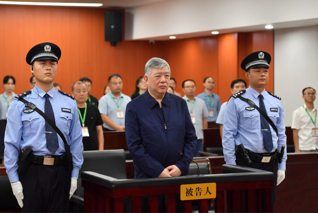 Tổ chuyên án đang khám nhà, bỗng có người gõ cửa… biếu quà: Bi kịch của 'ông trùm than' Trung Quốc - Ảnh 2