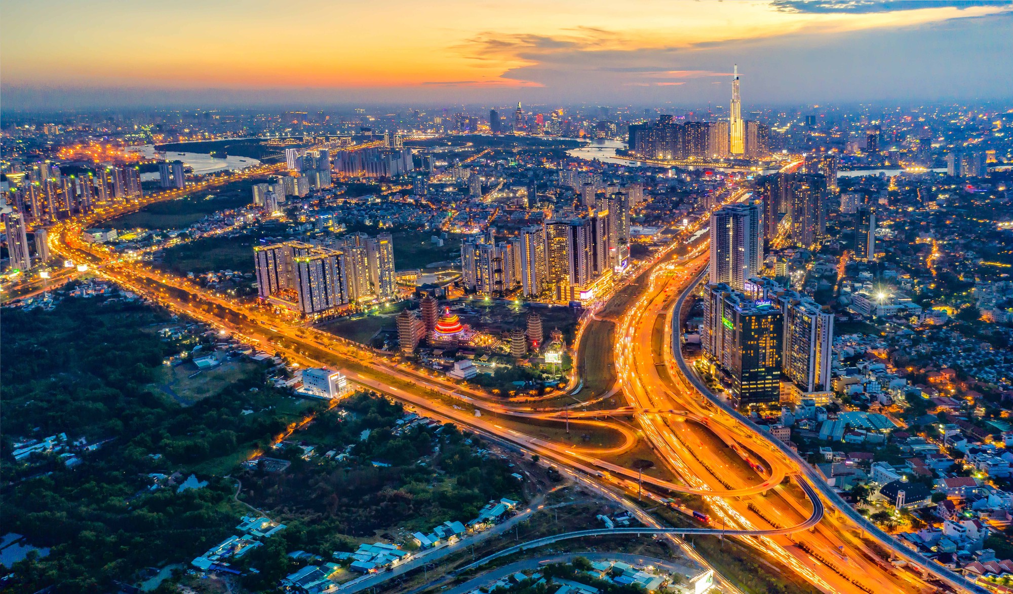 TP Hồ Chí Minh quyết tâm tăng trưởng kinh tế 10,3% trong những tháng cuối năm - Ảnh 3