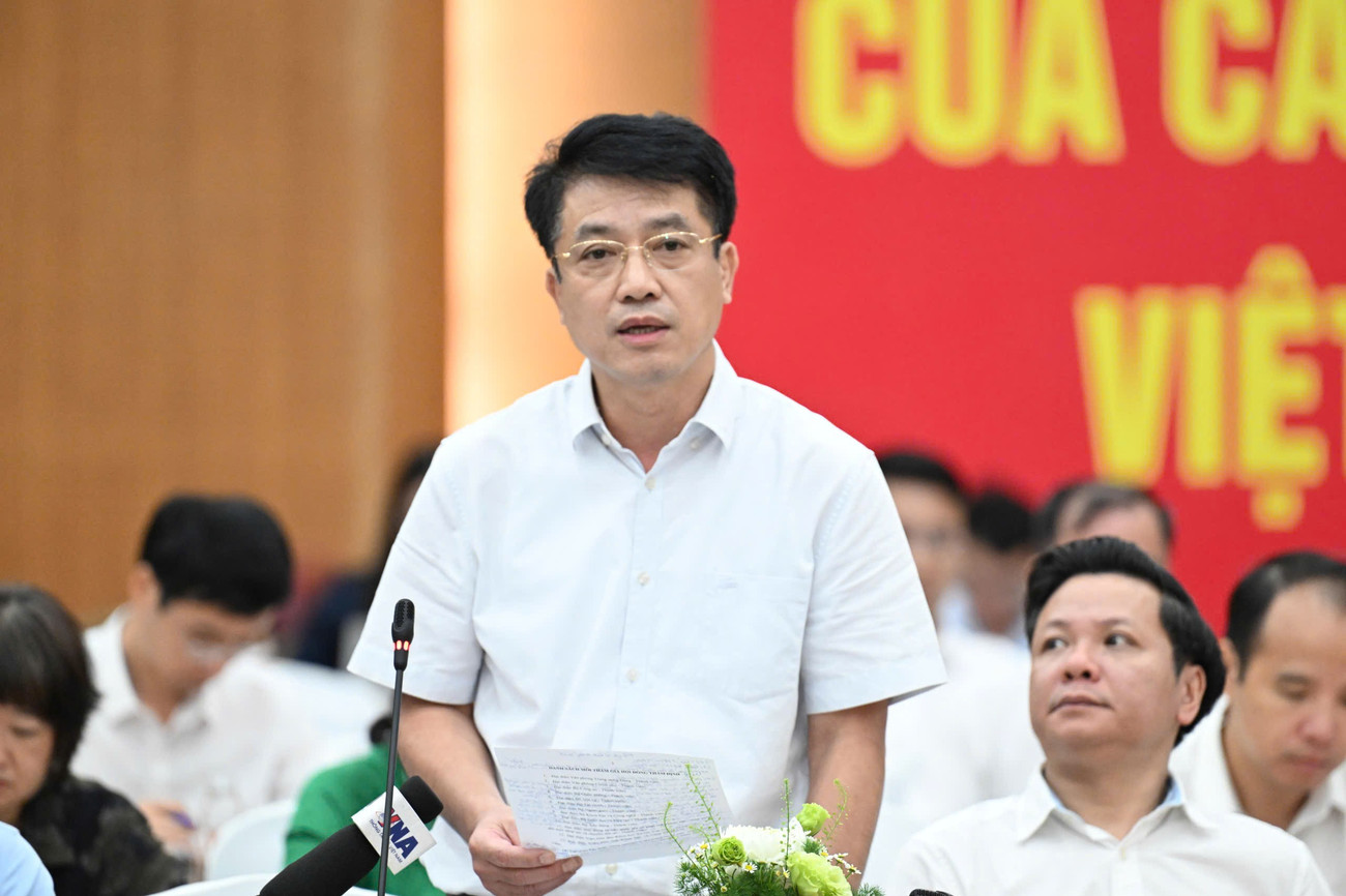 Bộ Nội vụ: ‘Không phải ai cũng được chuyển thành công chức’ - Ảnh 2