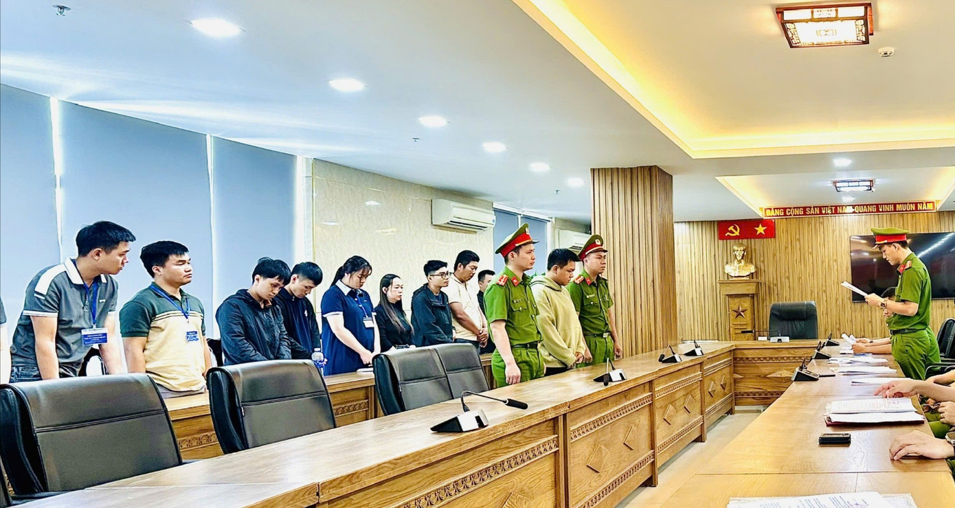 Đường dây lừa đảo, rửa tiền 30.000 tỷ đồng có sự tiếp tay của nhân viên ngân hàng - Ảnh 1