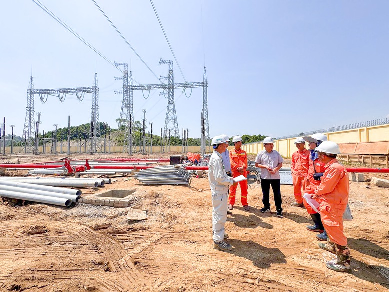 Lãnh đạo EVN kiểm tra tiến độ thi công dự án đường dây 500kV Lào Cai - Vĩnh Yên - Ảnh 1