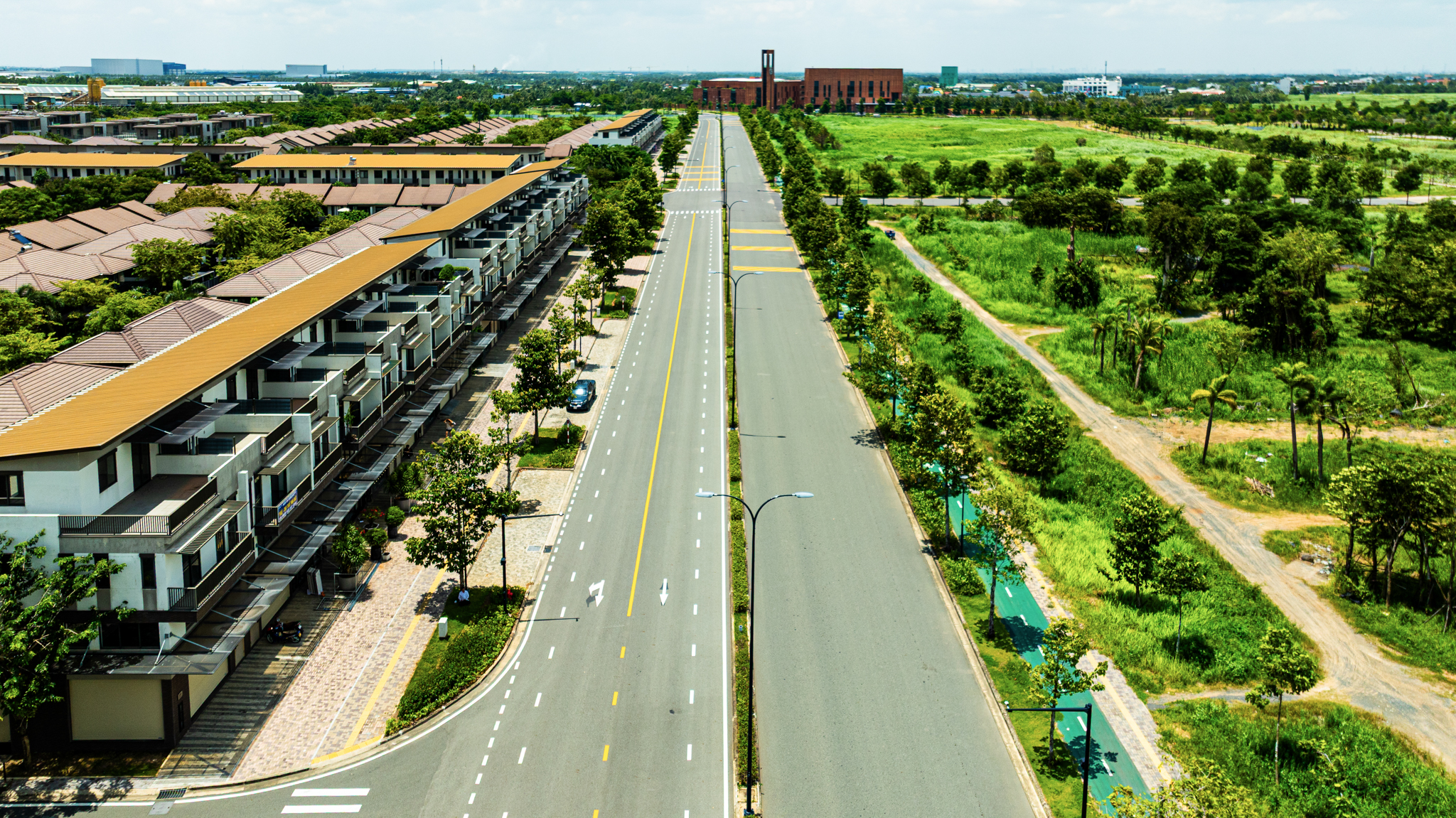 Toàn cảnh đại đô thị lớn nhất của Nam Long: 3 mặt giáp sông, tiện ích đầy đủ nhưng vắng người ở - Ảnh 7