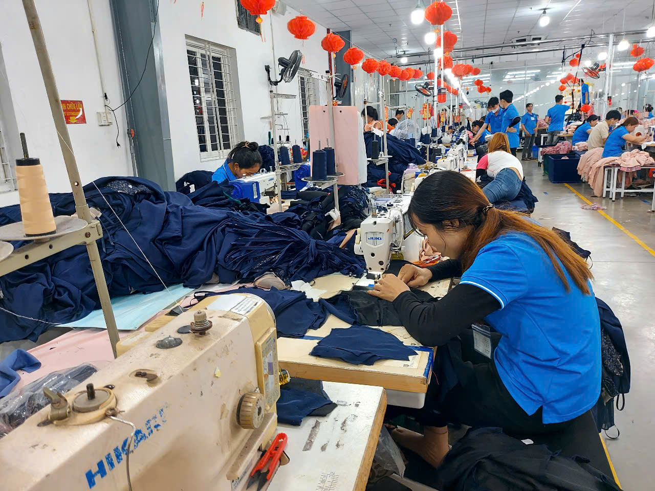 Mức đóng bảo hiểm thất nghiệp sắp giảm còn 0,9% tiền lương tháng? - Ảnh 1