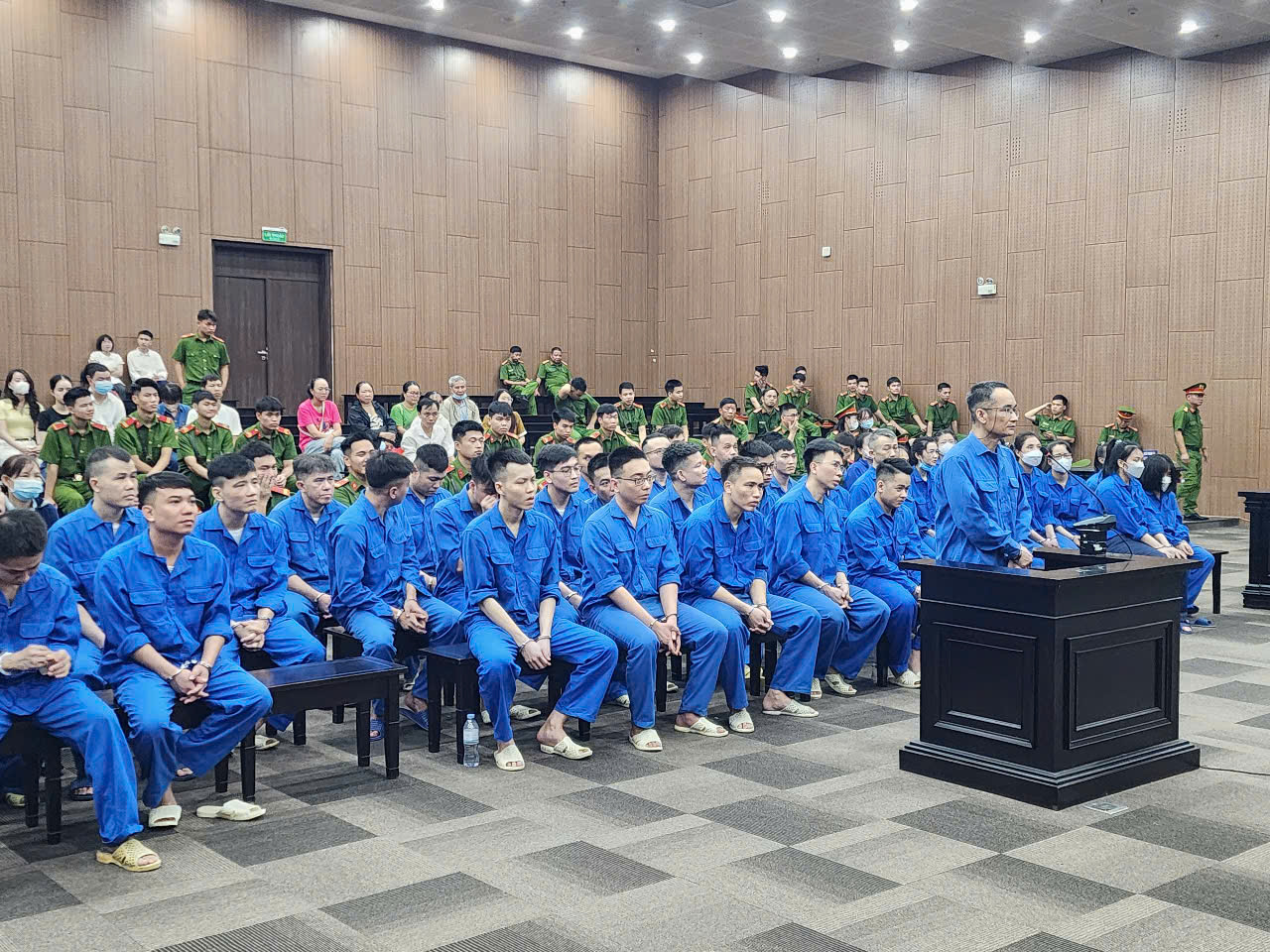 "Ông trùm" mua lại hơn 3.555 tỉ đồng nợ xấu rồi ghép ảnh, bôi nhọ để đòi nợ - Ảnh 2