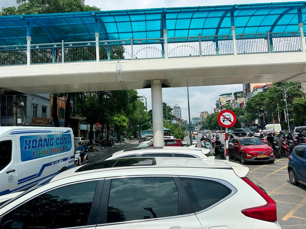 Hà Nội: 4 vị trí khu vực cấm xe máy xăng dự kiến làm bãi đỗ, trạm sạc xe điện - Ảnh 3