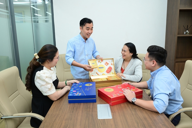 Doanh nghiệp tặng quà Trung thu sớm, đón “sóng kép” từ mùa tri ân - Ảnh 2