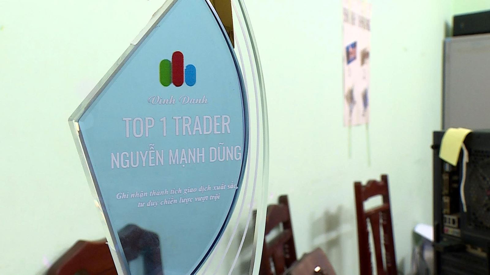 Dùng nhẫn kim cương mỹ ký, mô hình khóa siêu xe... để lừa đầu tư tiền ảo hơn 2.600 tỉ đồng - Ảnh 5